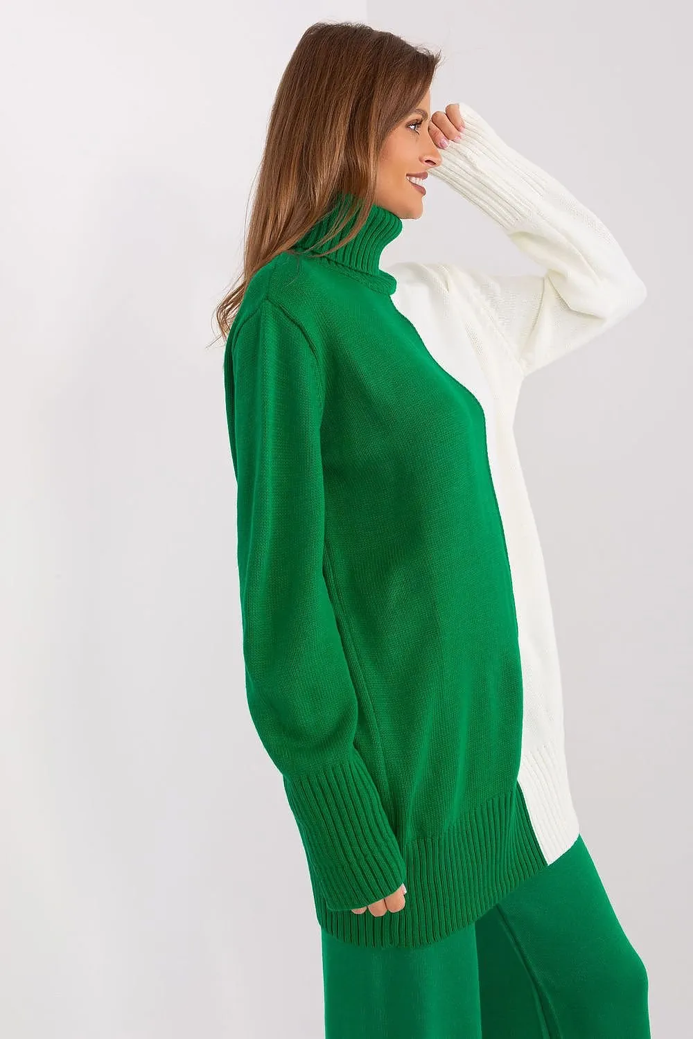 BADU European Long Two-tone Turtleneck Sweater-model 189332